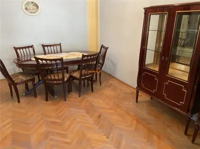 Apartament 3 camere Focsani ,zona centrala , 2 bai , decomandat , liber - Focsani