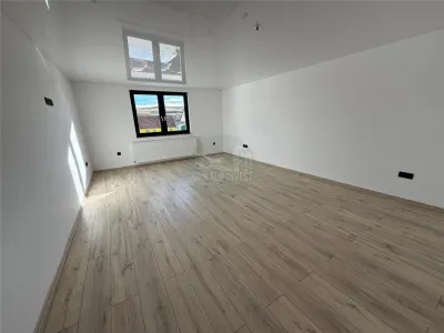 Casa cu 4 camere si 3 bai pretabila birouri in Sura  Mare - foto 17