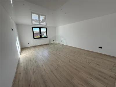 Casa cu 4 camere si 3 bai pretabila birouri in Sura  Mare - foto 3