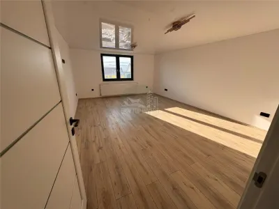 Casa cu 4 camere si 3 bai pretabila birouri in Sura  Mare - foto 5
