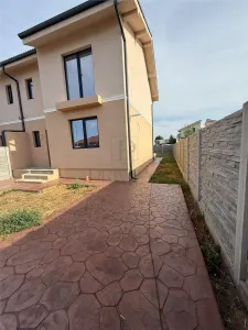 Duplex modern cu 3 dormitoare, în Moșnița Nouă – zonă liniștită - Mosnita Noua