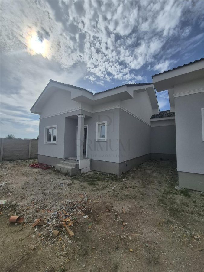 Duplex despartit prin baie - zona foarte buna - posibilitate mansardare - Mosnita Noua