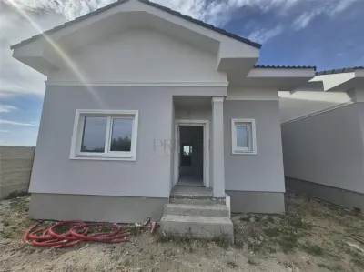 Duplex despartit prin baie - zona foarte buna - posibilitate mansardare - foto 3