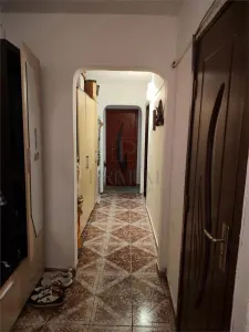 LUNEI - PARTER - BLOC IZOLAT - 3 CAMERE - 2 BAI - CENTRALA PROPRIE - DECOMANDAT - foto 3