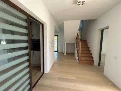 Casa 220 mp | 4 dormitoare | 10-30 ari teren | Patrauti  C-5908 - Patrauti