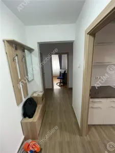 De inchiriat apartament cu 3 camere decomandate si balcon in zona Vasile Aaron din Sibiu - foto 13
