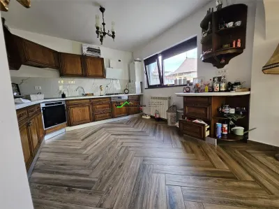 VILA SPATIOASA CU 7 CAMERE | 361 MP CONSTRUITI | TEREN 907 MP | HEMEIUS, BACAU - foto 4