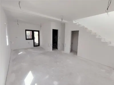 Duplex pe etaj - balcon - personalizare interioara - foto 4