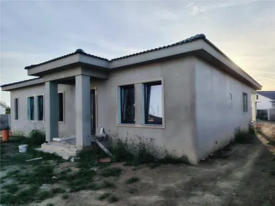 CASA INDIVIDUALA - 640 MP TEREN - 28 MP FRONT STRADAL - Mosnita Noua