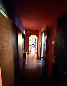 SOARELUI - RENOVAT - 4 CAM - 2 BAI - ETAJ 3 - CENTRALA PROPRIE - BOXA - foto 3