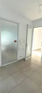 Spatiu comercial renovat cu 2 vitrine mari 11 ml, pe colt - Complexul Studentesc - foto 3