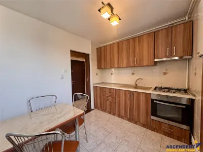 Decomandat, luminos, 2 camere si priveliște superba, zona 7 Noiembrie - foto 2