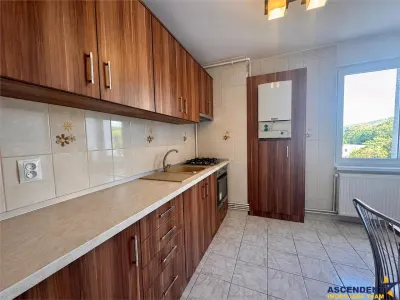 Decomandat, luminos, 2 camere si priveliște superba, zona 7 Noiembrie - foto 3