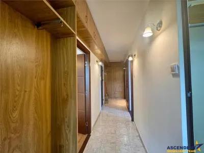 Decomandat, luminos, 2 camere si priveliște superba, zona 7 Noiembrie - foto 8