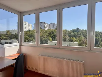 Decomandat, luminos, 2 camere si priveliște superba, zona 7 Noiembrie - foto 10