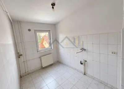 Apartament 2 camere, decomandat, Et.1- Zona Sagului - foto 4