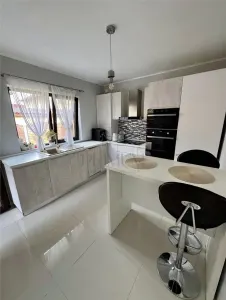GIROC - CASA INDIVIDUALA - 5 CAMERE - ZONA EXCELENTA - TOATE UTILITATILE - Giroc