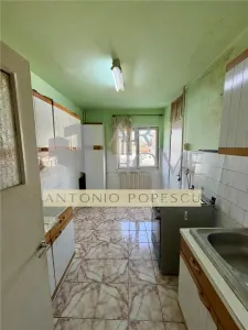 Apartament 3 camere, 2 balcoane, Ploiesti, zona Cantacuzino. - foto 11
