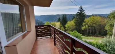 Casă de vacanță în stațiunea Durău | 500 mp utili | 700 mp teren | 10 camere | 11 băi | 750.000 Euro | Comision 0% - foto 4