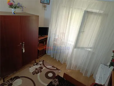 Apartament 3 camere de vanzare zona Zimbru - Ideal pentru renovare - foto 3