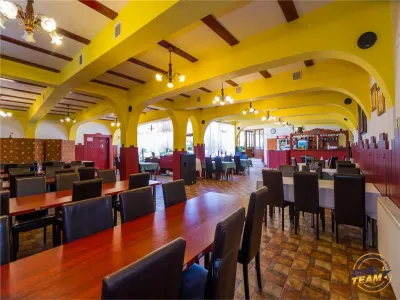 Pensiune cu restaurant, profit asigurat din chirii, terasa spre munte, Brasov - foto 12