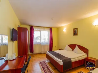 Pensiune cu restaurant, profit asigurat din chirii, terasa spre munte, Brasov - foto 15