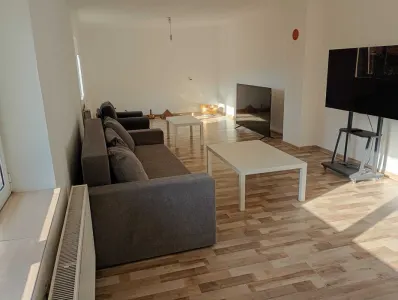 Casa Schei | Curte individuala | Renovata complet - foto 2